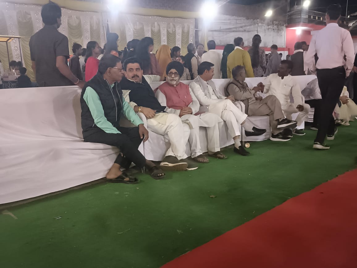 Neerajd53472425's tweet photo. आज क्षेत्र में मवैया में राधाचरण राजपूत जी के यहां पुत्री की शादी में अमा में राजपूत जी के यहां हरपालपुर में दद्दू पार्षद जी के छोटे भाई के तिलकोत्सव में ओर नौगांव में पप्पू रैकवार जी के तिलकोत्सव में शामिल हुए https://t.co/ThUz6W5YM9