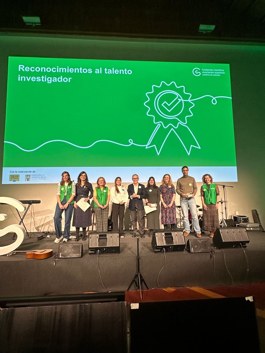 Contra el Cáncer Investigación (@contracancerinv) on Twitter photo 🏆🔬 En el #EncuentroInvestigadoresAECC celebramos la excelencia en la investigación oncológica con los Reconocimientos AECC. ¡Felicidades a los ganadores!
1. Guillermo del Cárcer <a href="/GdC_CCCB_lab/">Guillermo de Cárcer</a> de <a href="/IIBmCSICUAM/">IIBM</a> por su labor de divulgación científica
2. <a href="/amaia_cipitria/">Amaia Cipitria</a> de 🏆🔬 En el #EncuentroInvestigadoresAECC celebramos la excelencia en la investigación oncológica con los Reconocimientos AECC. ¡Felicidades a los ganadores!
1. Guillermo del Cárcer <a href="/GdC_CCCB_lab/">Guillermo de Cárcer</a> de <a href="/IIBmCSICUAM/">IIBM</a> por su labor de divulgación científica
2. <a href="/amaia_cipitria/">Amaia Cipitria</a> de