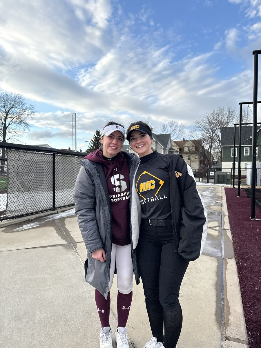 NYNighthawksSB's tweet photo. We love when our alumni get the chance to play each other and support each other. Once a Nighthawk, always a Nighthawk 🖤❤️ https://t.co/HKpSjNXFoU