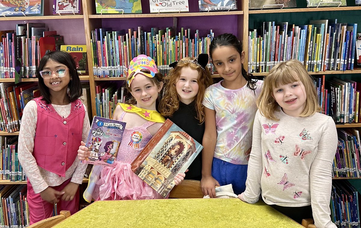 LeviLibrary's tweet image. Our birthday girl 🎂won a special story time at our Parents Night out event… 📚we read “My Little Pony” &amp;amp; “Rapunzel” and devoured 3 different flavors of Oreos during recess. #PARP @MeadowDriveElem @MeadowDrPTA