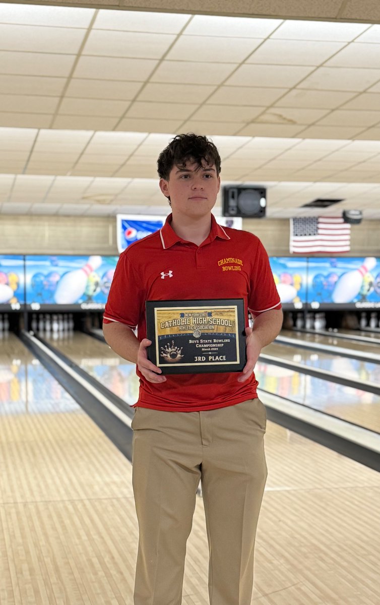 This past weekend, senior Alex Fiorello traveled to Buffalo to compete in the NYSCHSAA Bowling Championship, where he placed 3rd in the state! Congrats to Alex, the bowling team, and the coaches! Roll Flyers!