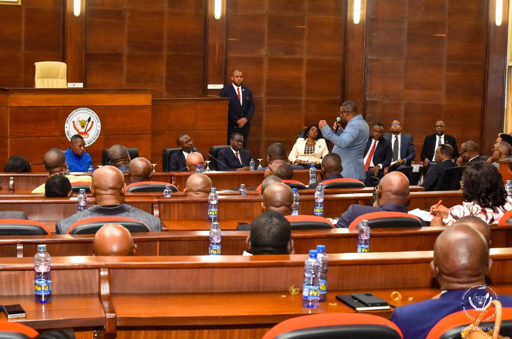 Presidence_RDC's tweet image. #RDC - #IGF | Sur instruction du Président de la République, le Directeur de Cabinet du Chef de l’État Anthony Nkinzo Kamole a tenu une réunion de travail, ce mardi 04 mars 2025 dans la salle des congrès du Palais de la nation, avec les mandataires publics. Cet exercice a été…