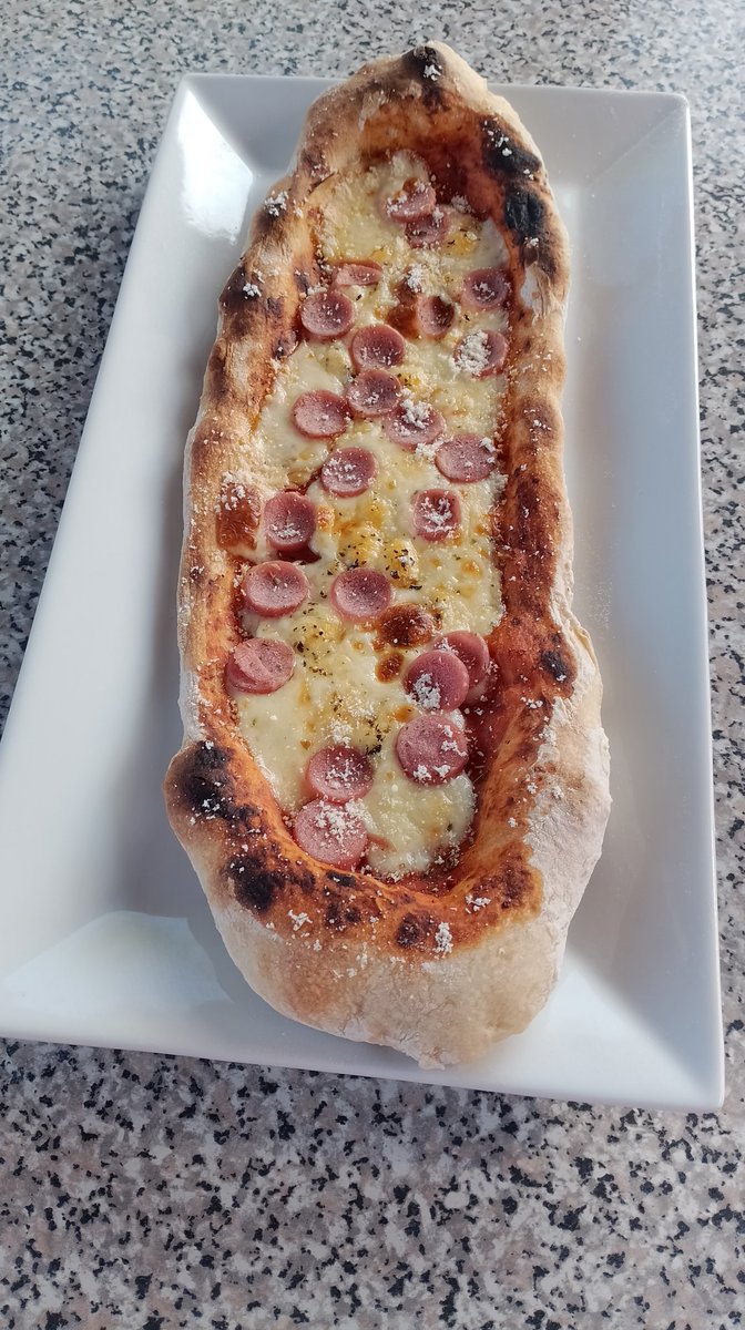 JosepmirLB's tweet photo. Hacer pizza es un hobby una pasión que te lleva a descubrir sabores y texturas y más que nada que con la pizza contemporánea(Napolitana Contemporánea).Una experiencia única que se puede hacer con todos.🍕😋 https://t.co/3VE9VGLpwo