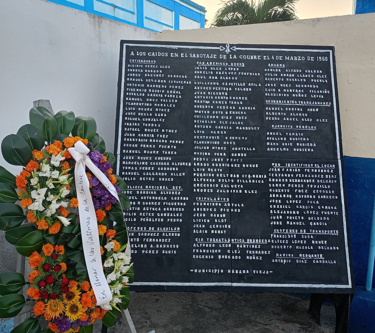 ProvedH's tweet photo. El tributo eterno de #Proved en #Holguín a quienes perdieron la vida en el sabotaje de la Coubre.
#Tenemo https://t.co/Slb8aQSsl6