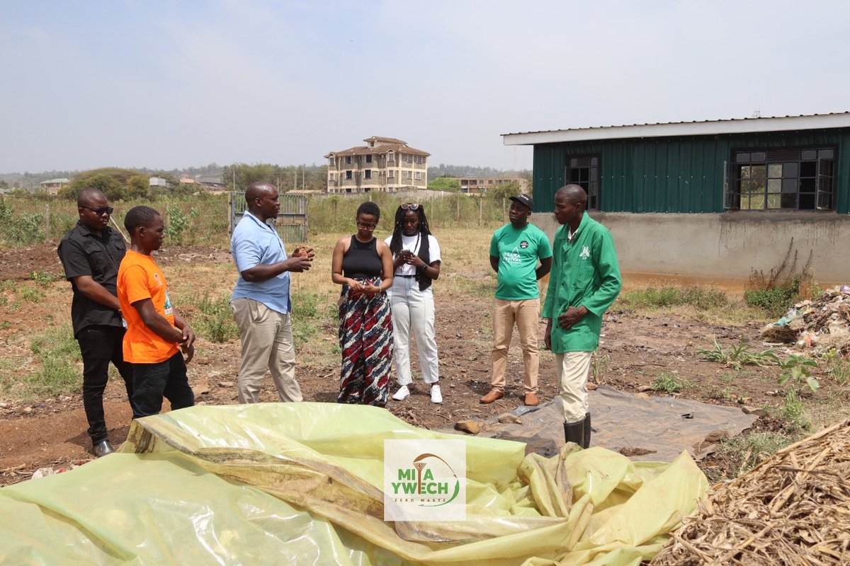 #ProjectReviewMeeting
We hosted the Campaign Strategists from our partner organization for a review meeting at the MRF to discuss on the project progress and restrategize on the identified challenges towards the achievement of the project overall objective
@Pamoja4ZeroWaste