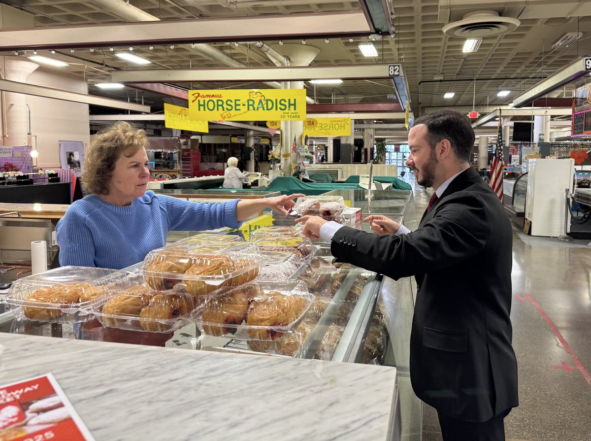 Happy Pączki Day! I stopped by the Broadway Market to pick up a dozen delicious treats and celebrated a beloved tradition in Buffalo's Polish-American community.