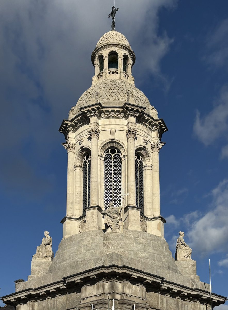The Campanile at Trinity College Dublin is looking resplendent following removal of scaffolding that has shrouded it since last summer. Conservation works included repointing by Oldstone, lead flashing and repair of the giant cast-iron grilles, overseen by Howley Hayes Cooney 🧵