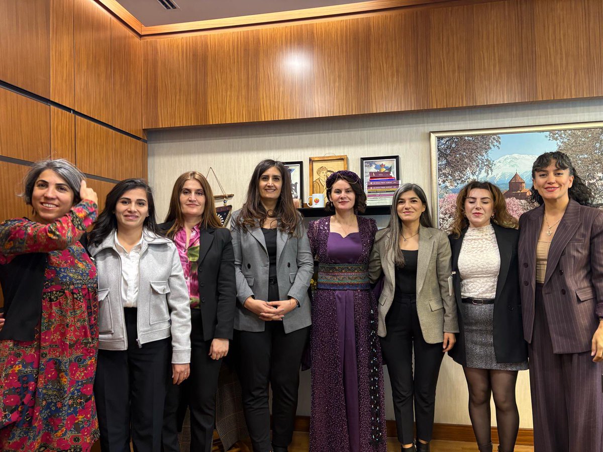 8 mart günü kapsamında Dem parti parlamento kadın grup toplantısınına kayyım atanan belediye Eşbaşkanları olarak katılım sağladık 
kadın özgürlük mücadelesi ile barışı örgütlüyoruz  

<a href="/DevrimHesin/">Devrim Demir</a> <a href="/neslihansedal65/">Neslihan ŞEDAL</a> <a href="/oznurbartin/">Öznur BARTIN</a> <a href="/birsenorhan_/">Birsen Orhan</a> <a href="/gulistan_sonuk/">Gülistan Sönük</a> <a href="/GulcanKcmzSyygt/">Gülcan KAÇMAZ SAYYİĞİT</a>