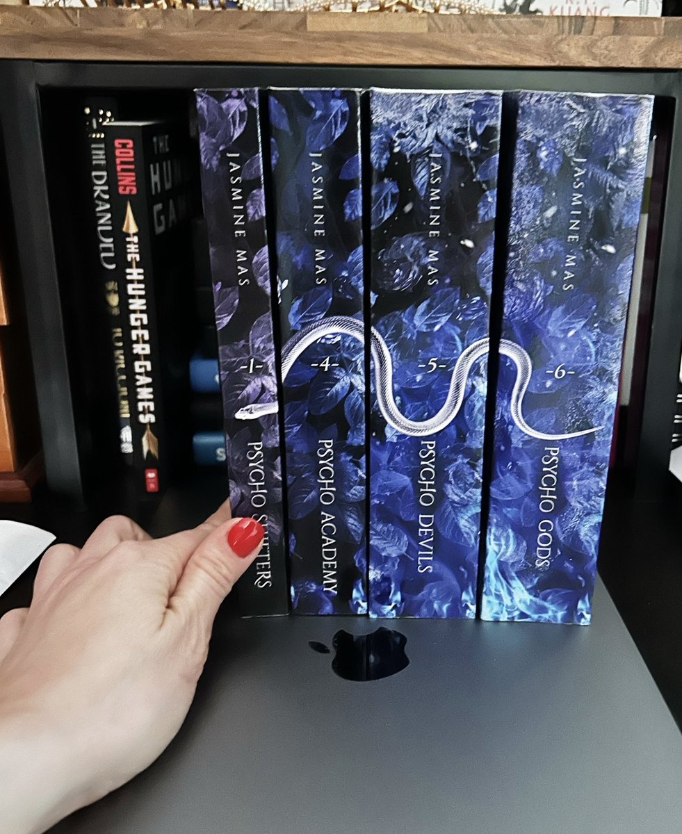 RunThruPages's tweet image. Trying to complete my set of the Shiftervese by Jasmine Mas 🙌🤞 on the hunt for books 2+3