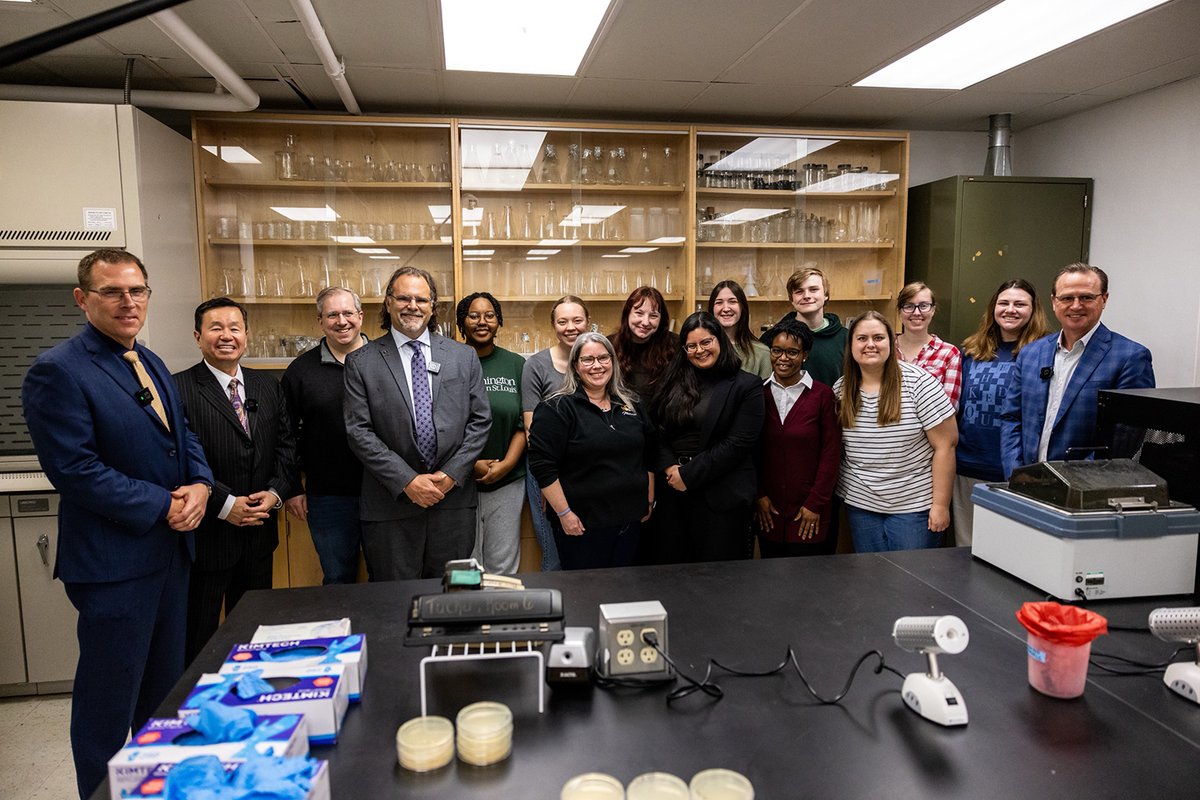 Mizzou (@mizzou) on Twitter photo It's time to honor #Mizzou's 2025 Kemper Fellows.
Our second 2025 William T. Kemper Fellow: Pamela Brown from <a href="/MizzouAandS/">Mizzou College of Arts & Science</a>!
Join the #Mizzou community and <a href="/CommerceBank/">Commerce Bank</a> in congratulating Pamela!
More info ➡️ brnw.ch/21wR6ny It's time to honor #Mizzou's 2025 Kemper Fellows.
Our second 2025 William T. Kemper Fellow: Pamela Brown from <a href="/MizzouAandS/">Mizzou College of Arts & Science</a>!
Join the #Mizzou community and <a href="/CommerceBank/">Commerce Bank</a> in congratulating Pamela!
More info ➡️ brnw.ch/21wR6ny