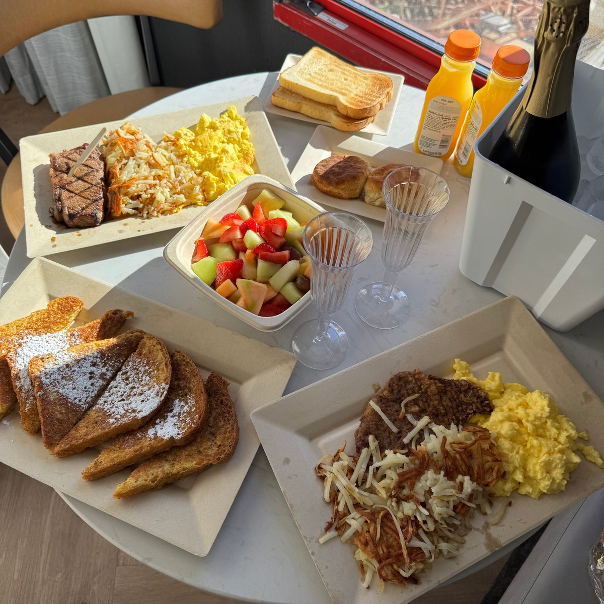 Because the only thing better than breakfast is breakfast in bed. 🥞 

Photo by sharidyonne