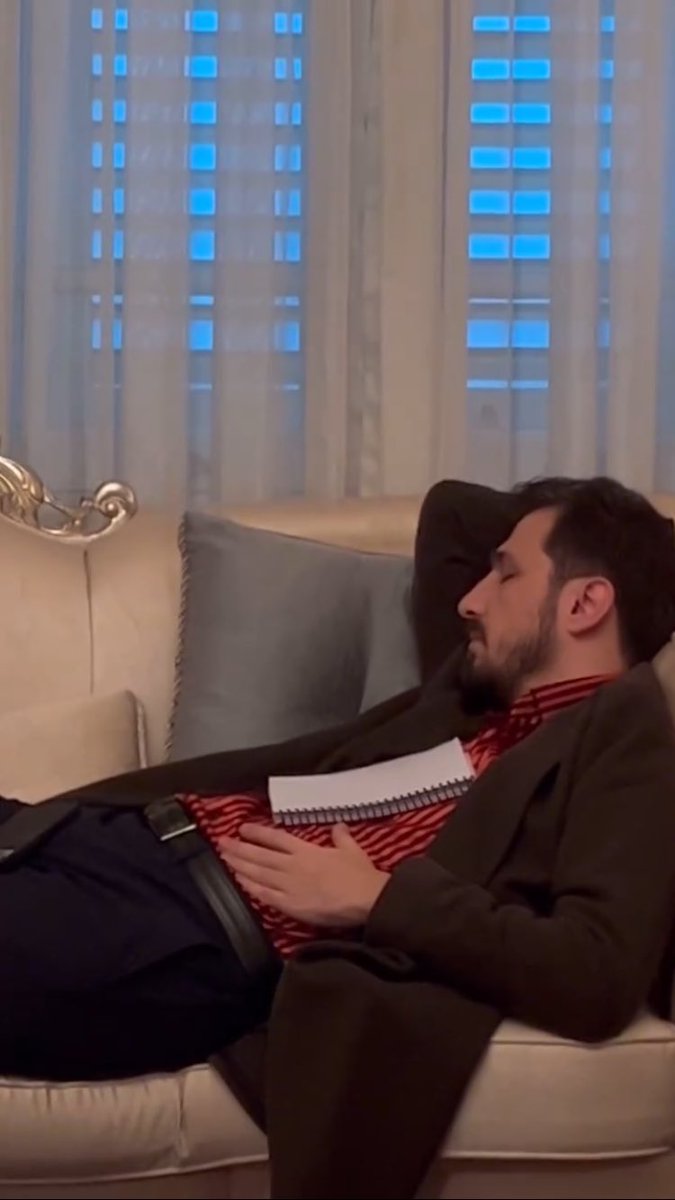 “beş dakikaya oradayım kanka”
o sırada evde ben: