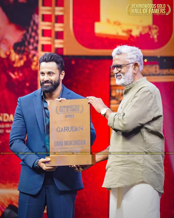 um_fans_'s tweet photo. The @behindwoods Gold Hall of Fame:  

Best Actor in an Impactful Role - (Malayalam) - #Marco 

Best Actor in a Negative Role (Tamil) -  #Garudan 

@Iamunnimukundan 🤍 https://t.co/s8jTLNqZLi
