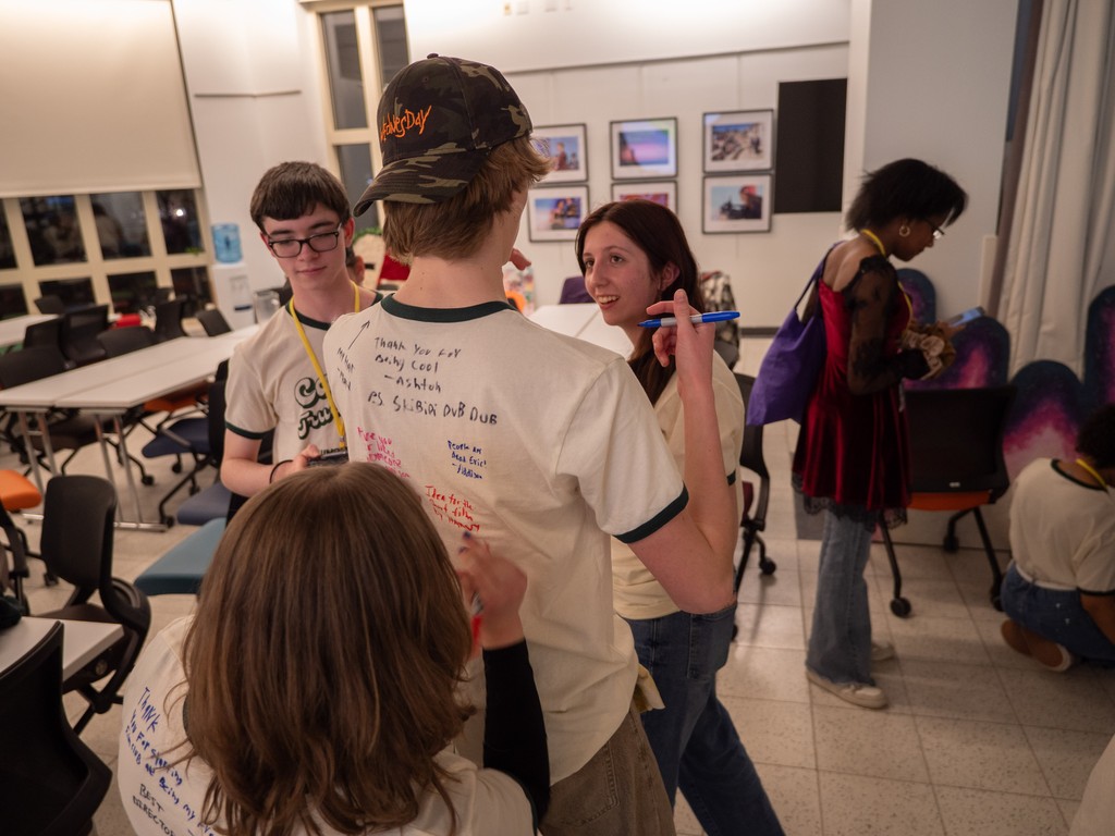 truefalse's tweet image. SUNDAY PHOTO RECAP👏🏽

Weekend wrap-up traditions included Hitt Records sessions, Core staff bow, Camp T/F closing circle, and Toasted! Another amazing True/False is in the books and we're already looking forward to next year.