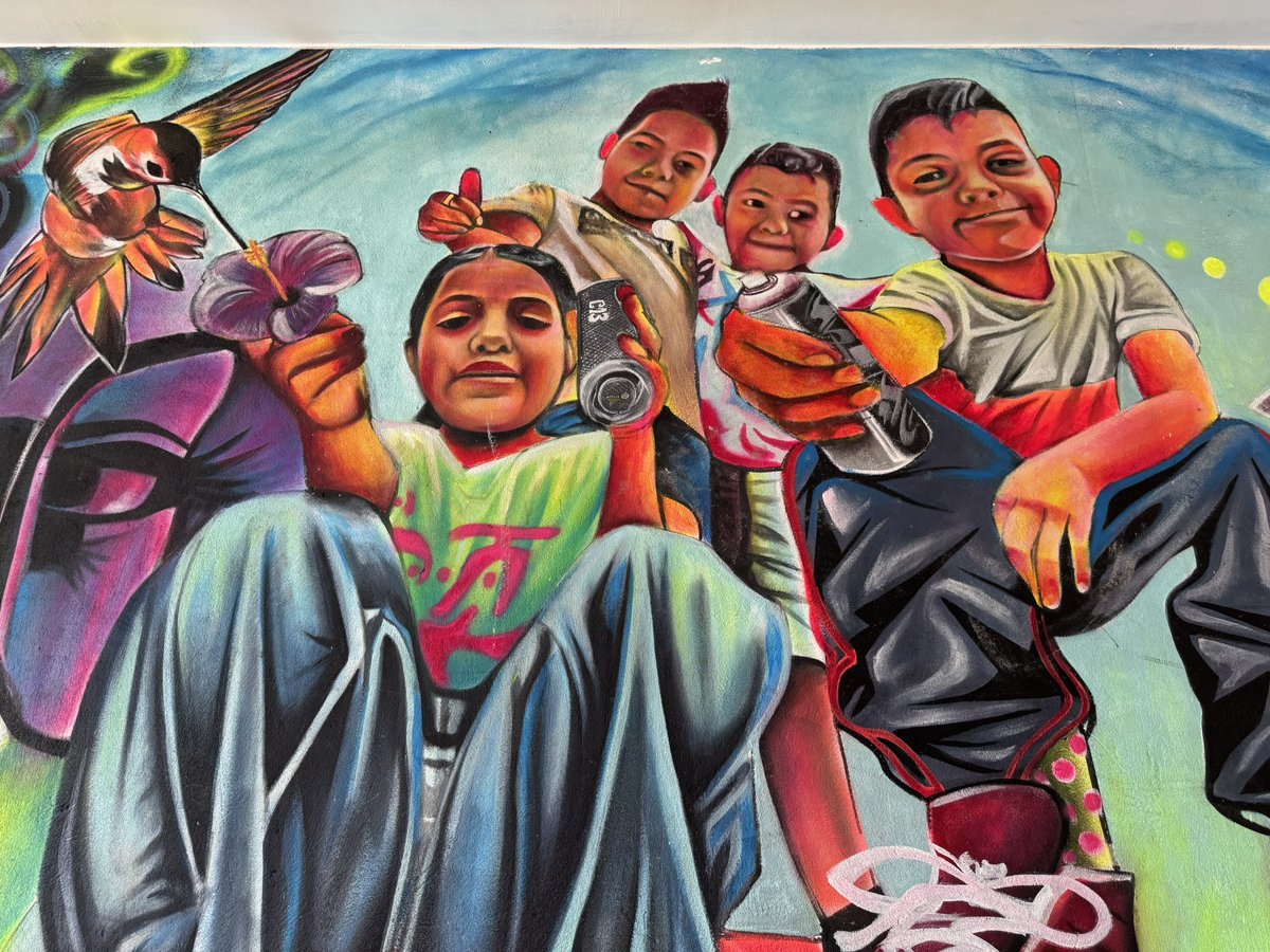 firomx's tweet photo. Comuna 13, Medellín, Colombia https://t.co/S1WfAeEEIg