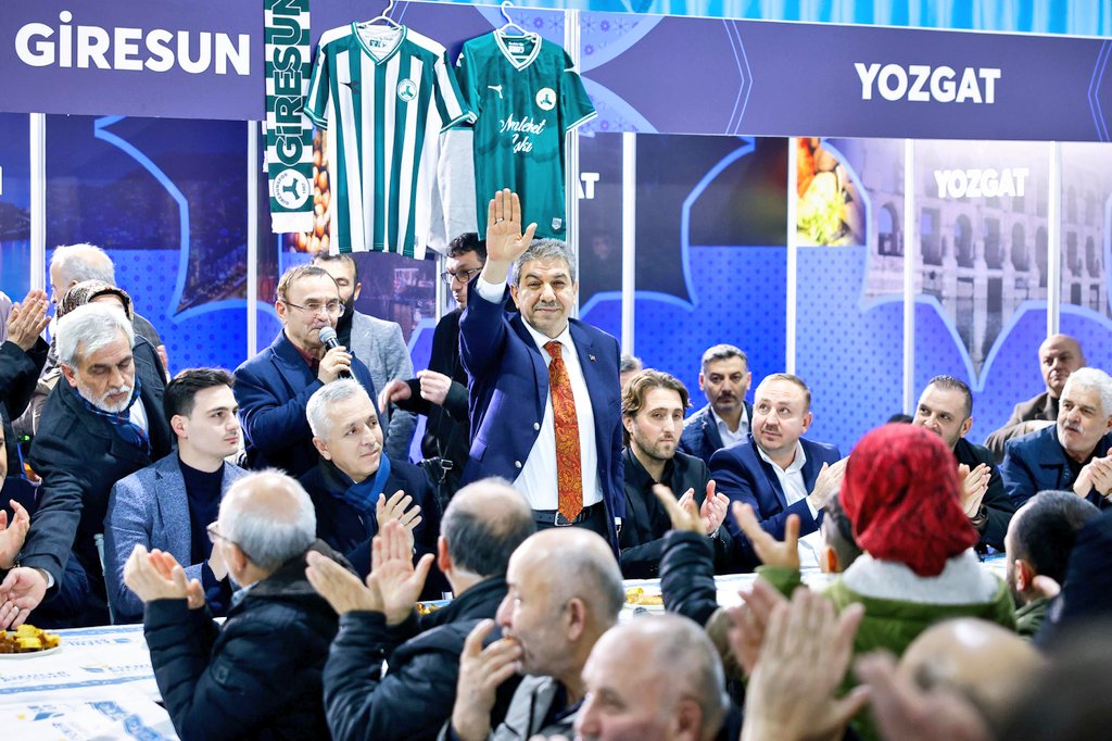 ilyasduras's tweet photo. Yaklaşık 15 yıldır bir gelenek haline gelen Esenler Dörtyol Meydanında bulunan Anadolu Sokağindaki Standta yerimizi aldık. Giresun'umuzun kültürünü yemeklerini tatlarını doğasını insanlarını bu sofrada konuştuk. Katilim sağlayan tüm hemşehrilerimize teşekkür ediyorum. https://t.co/VdAcCqqb0g