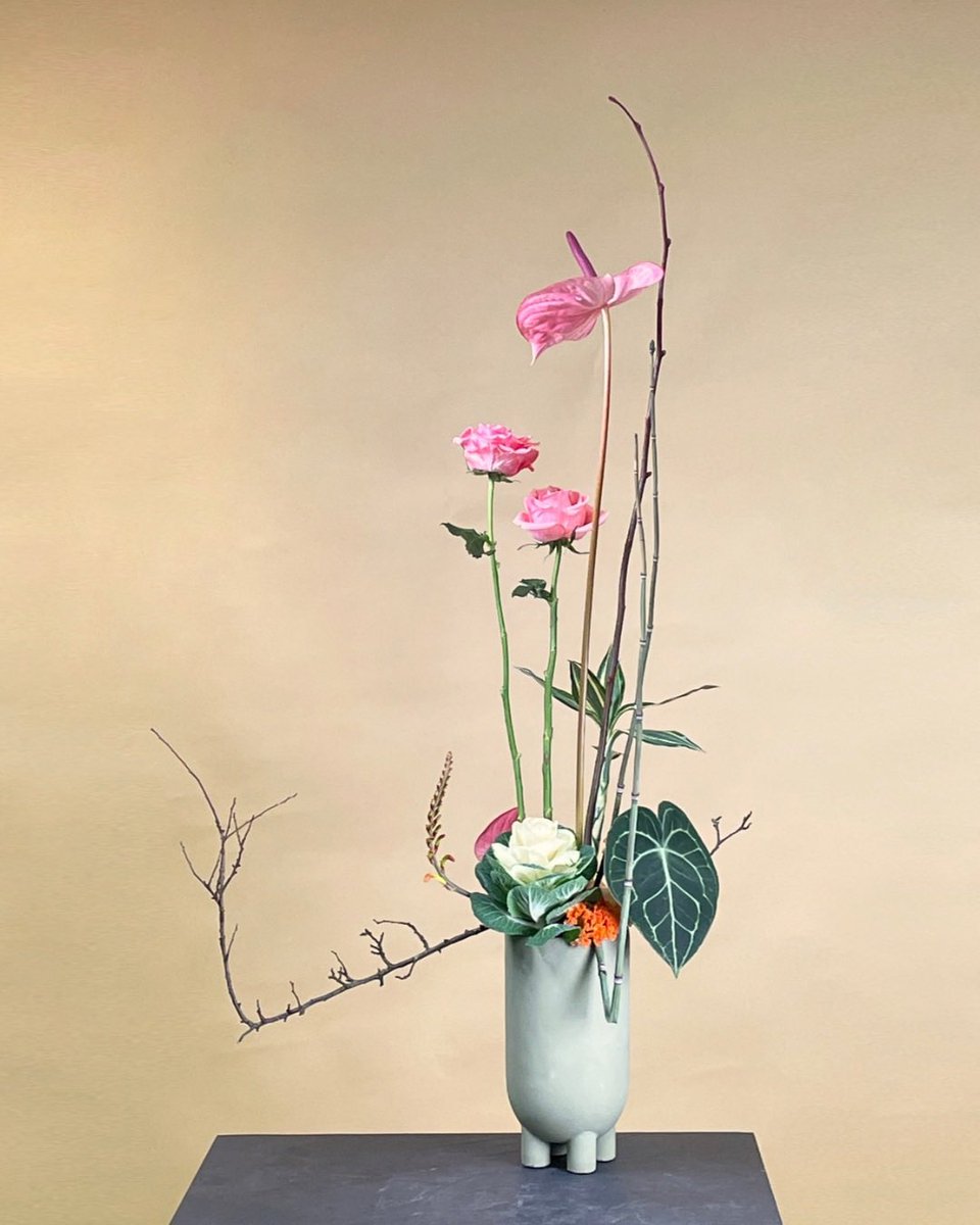 MarkPampling's tweet image. From Day 1 of my Masterclass at @boermainstituutflowerschool in January …. exploring the formal-linear style. 
#formallinear
#floralmasterclass
#boermainstituut
#floralcraftsmanship
#inspiration #floraldesigninspiration 
#floralart #floraldesign #floraldesigner #masterflorist
