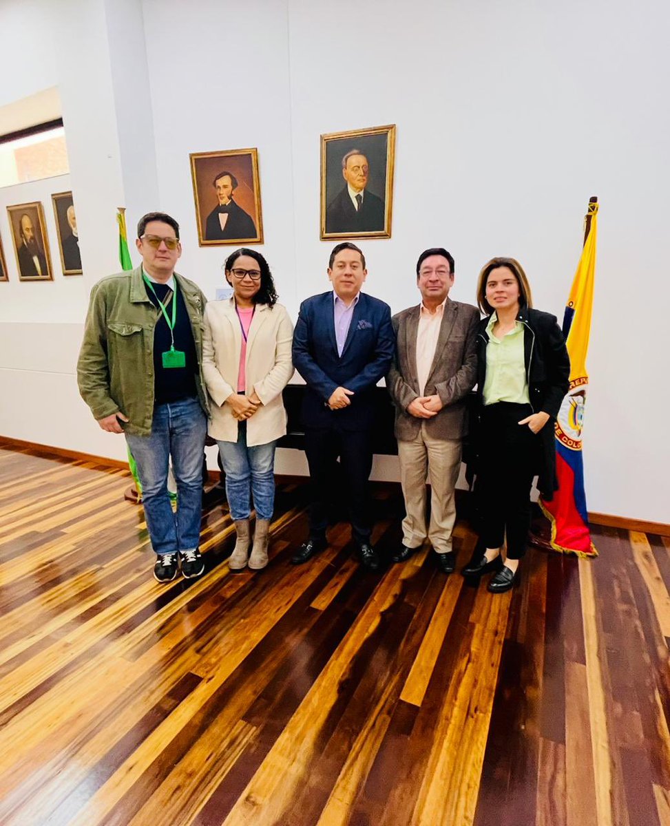 @SunetColOfc (@sunetcolofc) on Twitter photo Tras las denuncias hechas por <a href="/sunetcolofc/">@SunetColOfc</a>, el día de hoy el Dr. <a href="/CarlosAmayaR/">Carlos Amaya 🌻</a> <a href="/GobBoyaca/">Gobernación de Boyacá</a> se reunió con funcionarios de <a href="/CasadeBoyaca/">Casa de Boyacá en Bogotá</a> para buscar soluciones ante las denuncias por acoso laboral, formuladas por los trabajadores en contra de la Directora de la entidad <a href="/AnaRojasV/">Ana Rojas</a> 🇨🇴 Tras las denuncias hechas por <a href="/sunetcolofc/">@SunetColOfc</a>, el día de hoy el Dr. <a href="/CarlosAmayaR/">Carlos Amaya 🌻</a> <a href="/GobBoyaca/">Gobernación de Boyacá</a> se reunió con funcionarios de <a href="/CasadeBoyaca/">Casa de Boyacá en Bogotá</a> para buscar soluciones ante las denuncias por acoso laboral, formuladas por los trabajadores en contra de la Directora de la entidad <a href="/AnaRojasV/">Ana Rojas</a> 🇨🇴