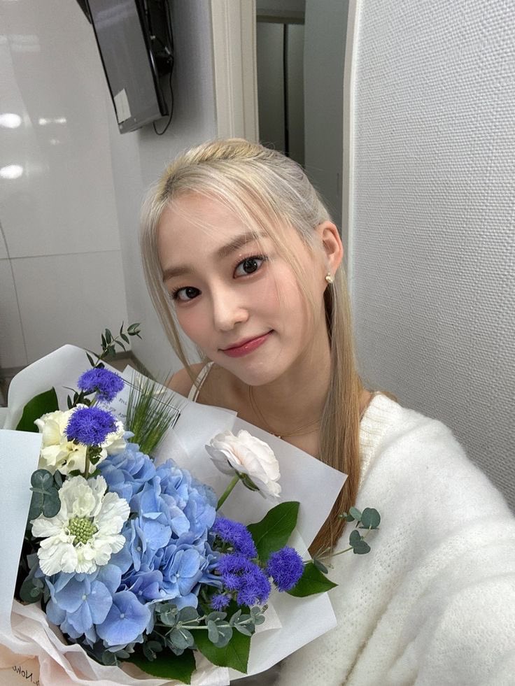 <a href="/of98Z/">Grand Maung</a> happy 3rd anniversary, maungies! so happy to be a part of you and have the chance to celebrate this special day. i wish the keychain was real tho, lol 🐯🧡