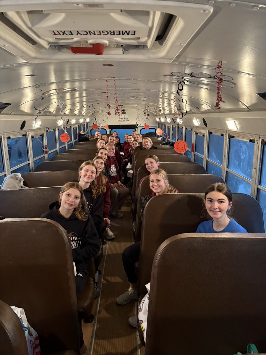 Heading to the well with the crew.  Thanks to the <a href="/NorthLinnLynx/">North Linn CSD</a> elementary students for all the posters and notes for the team and <a href="/mwheatley99/">Melissa Wheatley</a> for organizing everything like always!   Let’s go LYNX!!