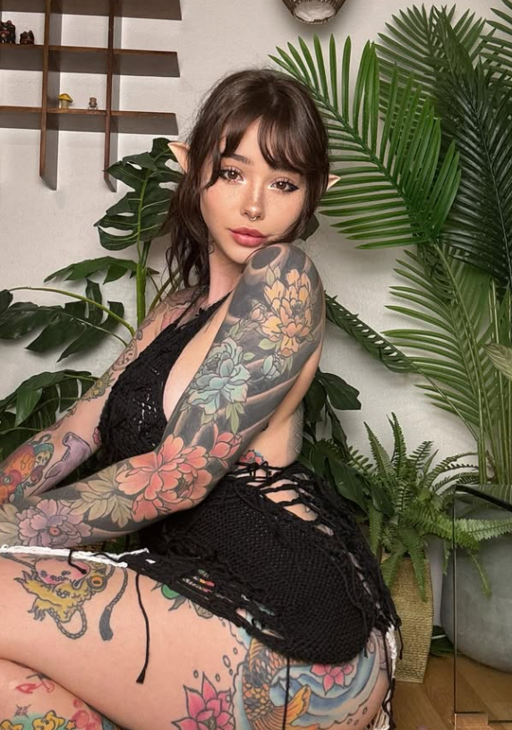 IzzyD0rable's tweet image. Got my elf ears on and I'm ready to kick off this @MagicGrapsInn shit