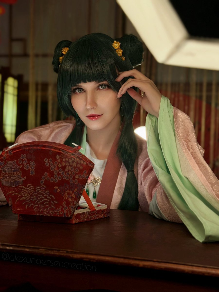 AndersenCreate's tweet image. Backstage from the filming of The Apothecary Diaries. One of the nicest and most enjoyable shoots I've done in a while. 

#theapothecarydiaries #cosplay #iPhone15Promax #mobilephoto #cosplaygirl