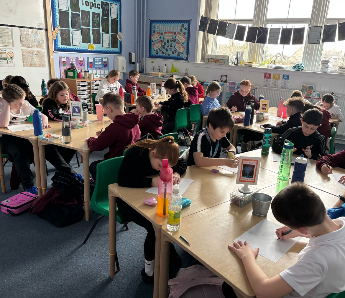 Annbank_PS's tweet photo. In Annbank Primary we ❤️ an Author Live event! Thank-you #struanmurray for this morning. We will be using your doodle inspiration to help us write a story. #bbcauthorslive #uncrcarticle28 ⁦@scottishbktrust⁩ https://t.co/SAz5o6IXSQ