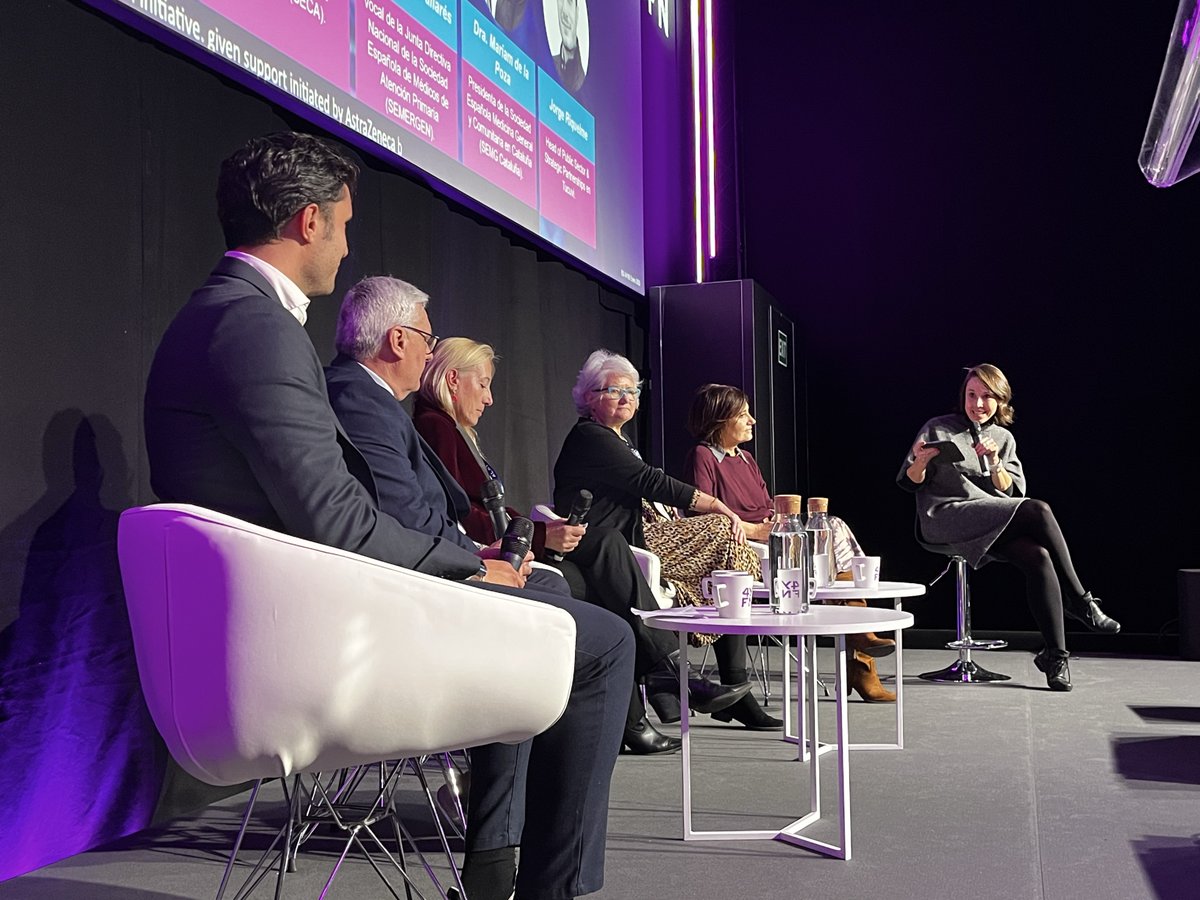 AnaPerezDom's tweet photo. Durante el @MWCHub, hablamos sobre cómo la innovación y la colaboración mejoran la gestión de enfermedades crónicas.
En la sesión de hoy, hablamos de #Carabela, una iniciativa con SEMG, SEMERGEN y SECA para optimizar procesos asistenciales. 🤝 Unir fuerzas es clave. https://t.co/iUIhiZ3LcT