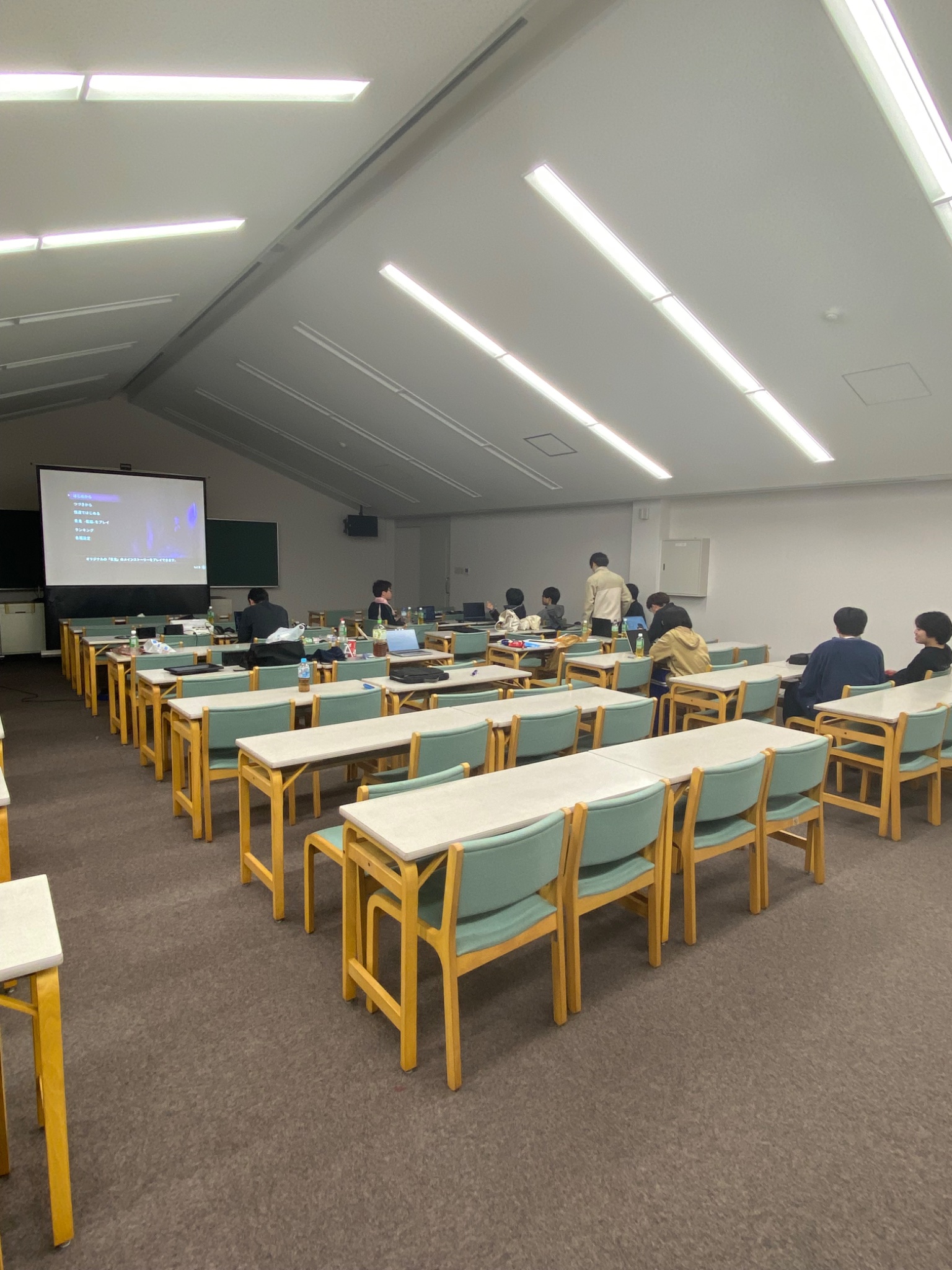 松本礁さんと金子泰山さん（機械知能システム学専攻博士前期2年