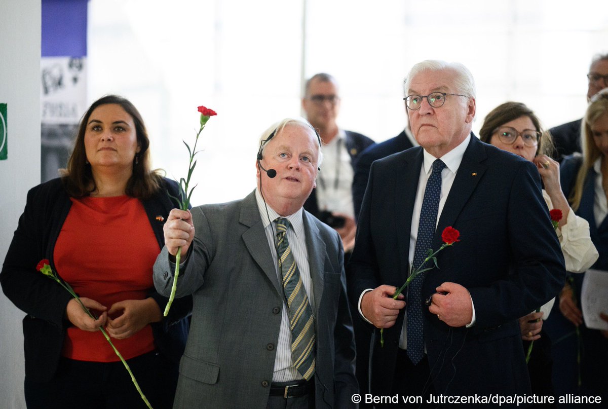 Benjamin Alvarez (@benjalvarez1) on Twitter photo Bundespräsident Frank-Walter Steinmeier hat heute in Santiago de Chile das Museum des Gedächtnisses und der Menschenrechte <a href="/MuseoMemoriaCL/">Museo de la Memoria y los Derechos Humanos</a> besucht und Opfer und Experten rund um die ehemalige deutsch-chilenische Sekte Colonia Dignidad getroffen. Bundespräsident Frank-Walter Steinmeier hat heute in Santiago de Chile das Museum des Gedächtnisses und der Menschenrechte <a href="/MuseoMemoriaCL/">Museo de la Memoria y los Derechos Humanos</a> besucht und Opfer und Experten rund um die ehemalige deutsch-chilenische Sekte Colonia Dignidad getroffen.