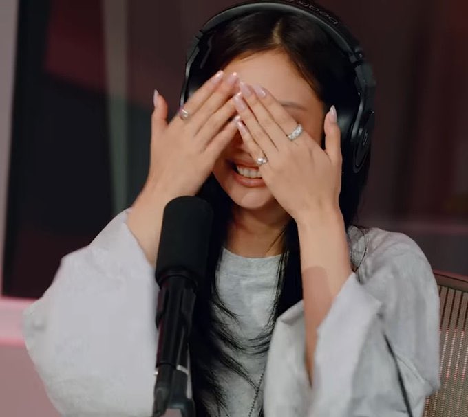 JENNIESOURCES's tweet image. This interview is definitely my favourite Jennie has ever done. It was so visible how comfortable she felt, even before she mentioned it. Zane&apos;s questions were amazing and hearing Jennie talk about Ruby in such depth really touched me🥹
She is so well-spoken and intelligent