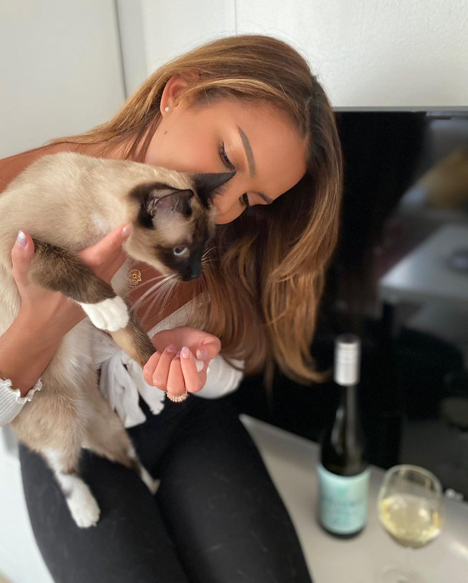 bethdanda's tweet image. I found a photo of me and my favorite cat.