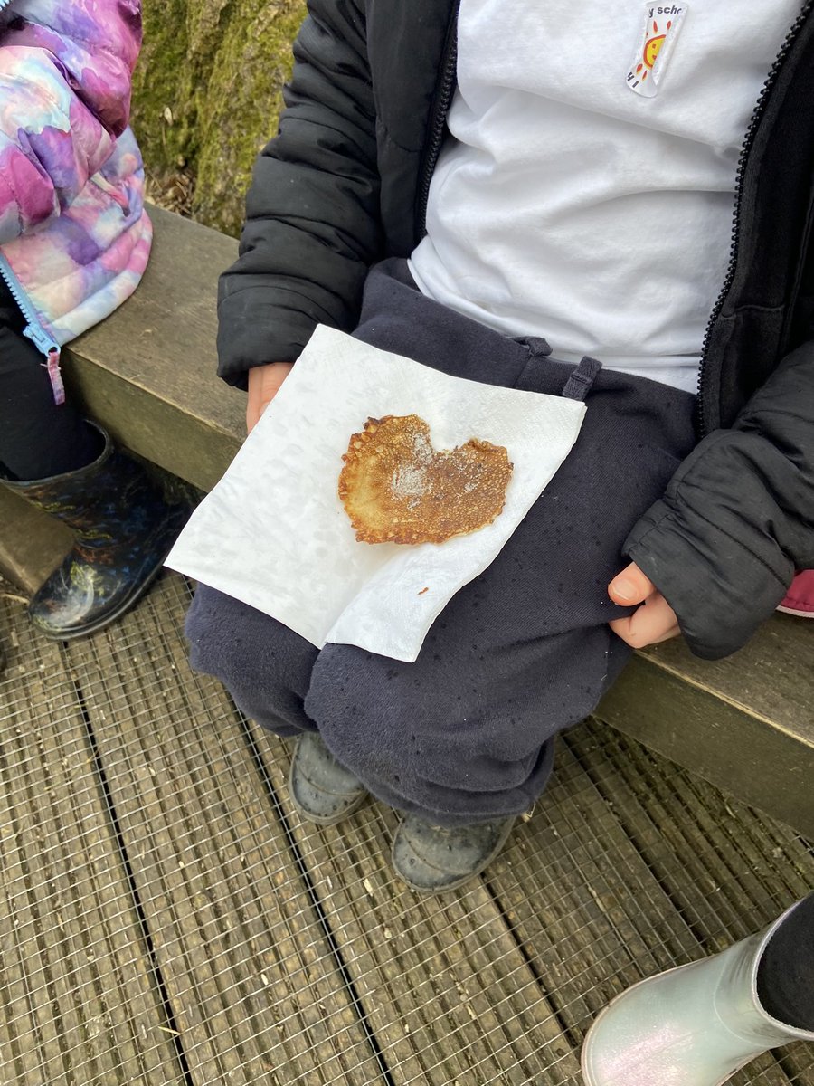 TaylormadeOL's tweet photo. Pancake fun @BrockholesCofE 🥞 Over 100 mini pancakes cooked today over the campfire!🔥 😋 https://t.co/qEWd708UmL