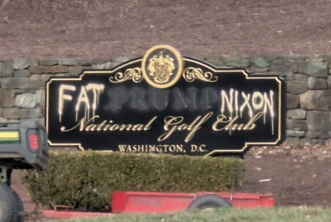 ArtCandee's tweet image. Someone vandalized the sign at Trump National Golf Club Washington D.C. in Sterling, Virginia.

It now reads "Fat Nixon."

🤣