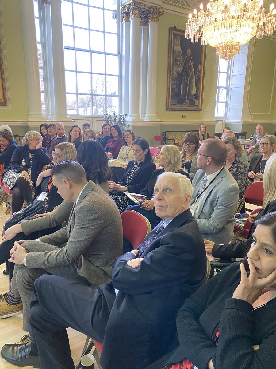 Networking with everyone on the  <a href="/doncLP24/">@DoncLP24</a> the steering group team, coaches and school leaders with key contribution from <a href="/DoncasterDamian/">Damian Allen</a> on leadership of and for the place thriving and being hybrid operators as ‘beacons of leadership’