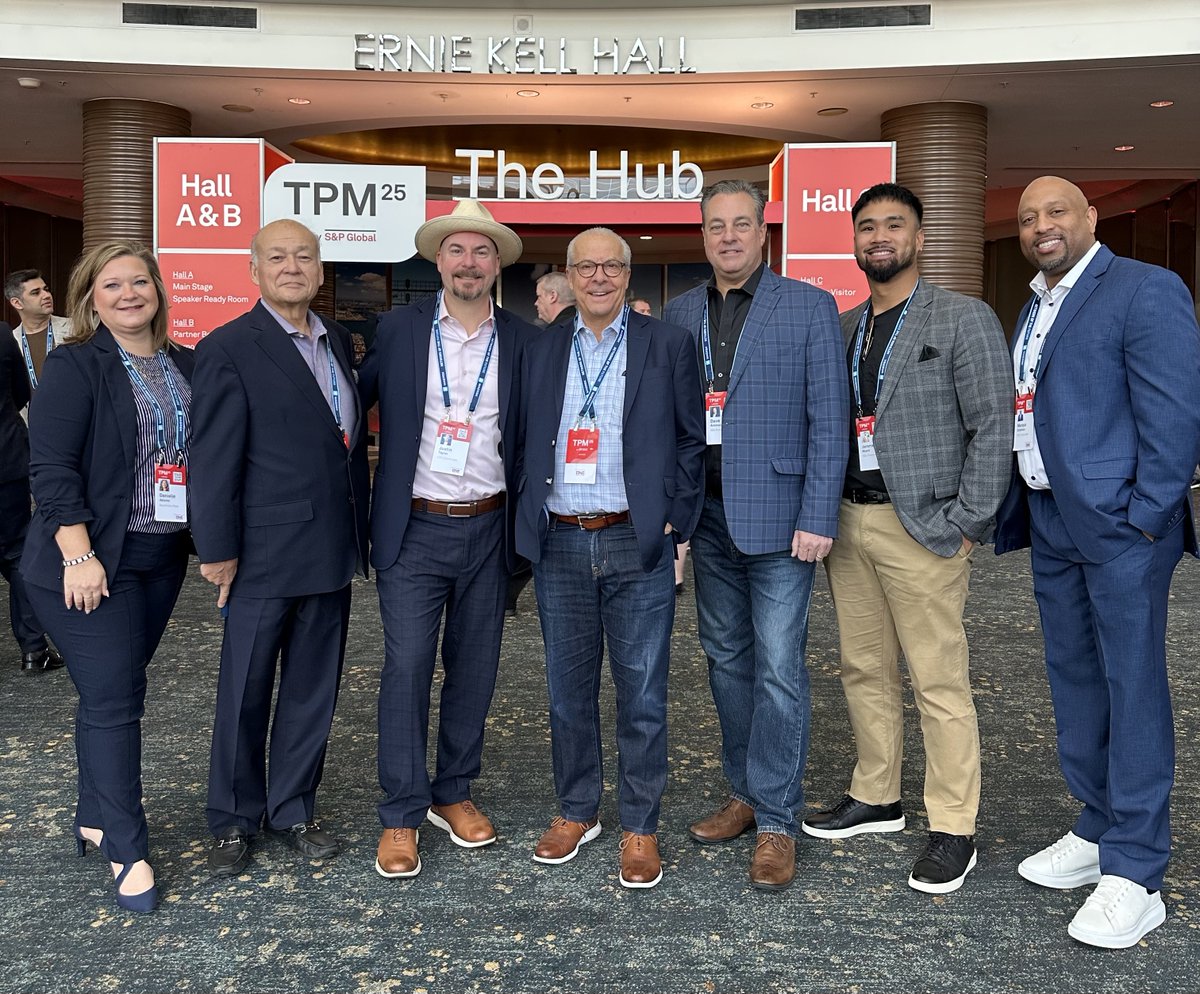 Go_GSC's tweet photo. Our GSC &amp; MacMillan-Piper team is deep in discussions on container shipping, global disruptions, labor challenges &amp; decarbonization at #TPM25! Excited for more insights &amp; connections. #3PL #Supplychain #logistics Learn more: https://t.co/R74z9MYrFa https://t.co/g52jspmL0S