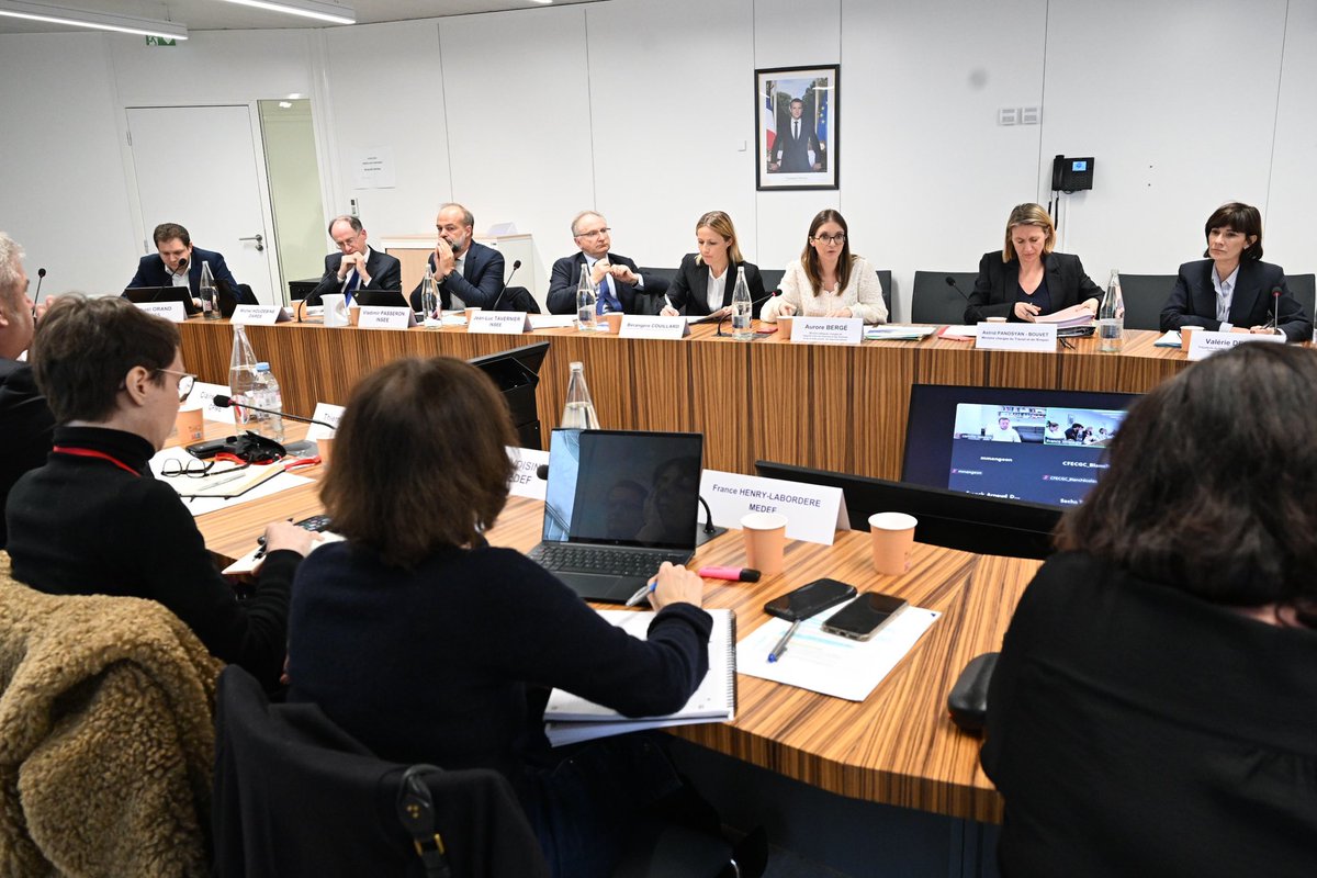 L’égalité salariale, c’est la loi : elle doit s’appliquer partout et tout le temps. Et nous devons aller plus loin. 

Avec <a href="/AstridPanosyan/">Astrid Panosyan-Bouvet</a> nous avons réuni le Haut Conseil des Rémunérations, de l’emploi et de la productivité, les organisations syndicales et patronales.

👉 Un