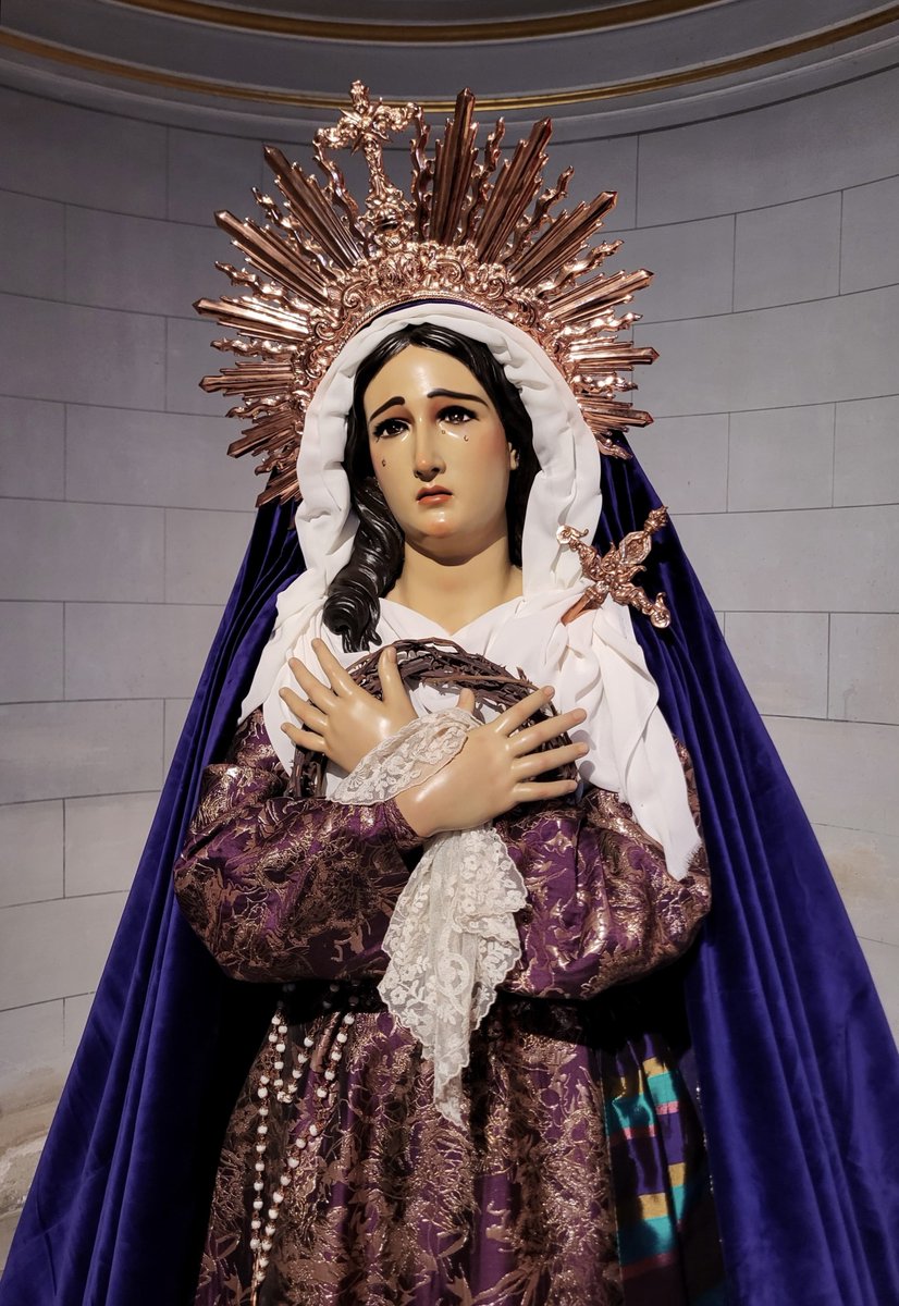 #Vestimenta | A las puertas de una nueva cuaresma, así luce ataviada a la usanza hebrea María Santísima del Sacromonte, por su vestidor D. Javier Núñez Iglesias. 

#consueloysacromonte  #abadiadelsacromonte #miércolesdegitanos #miercolessanto
#cofradiadelconsuelo