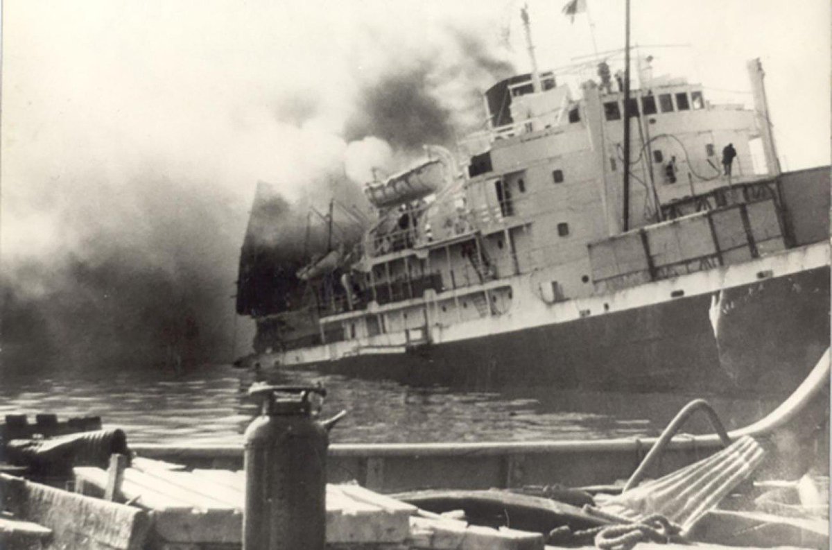 Fidel fue de los primeros en llegar a ese lugar aquel triste día, y no cabe duda de que su presencia allí significó mucho. Junto a él, estaba el Che, Almeida, y también estuvieron todos los dirigentes de la Revolución. #CiegoDeÁvila #Cuba