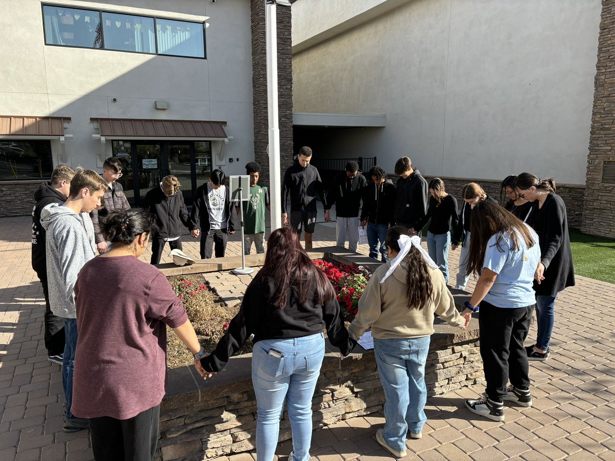 djohnson4100's tweet photo. Today at West Valley Christian School we had day of prayer. All classes went to different areas and prayed for different aspects of life. Here you see high school students pray over our government at the flagpole. #PrayerIsReal https://t.co/alJC1EJL8s