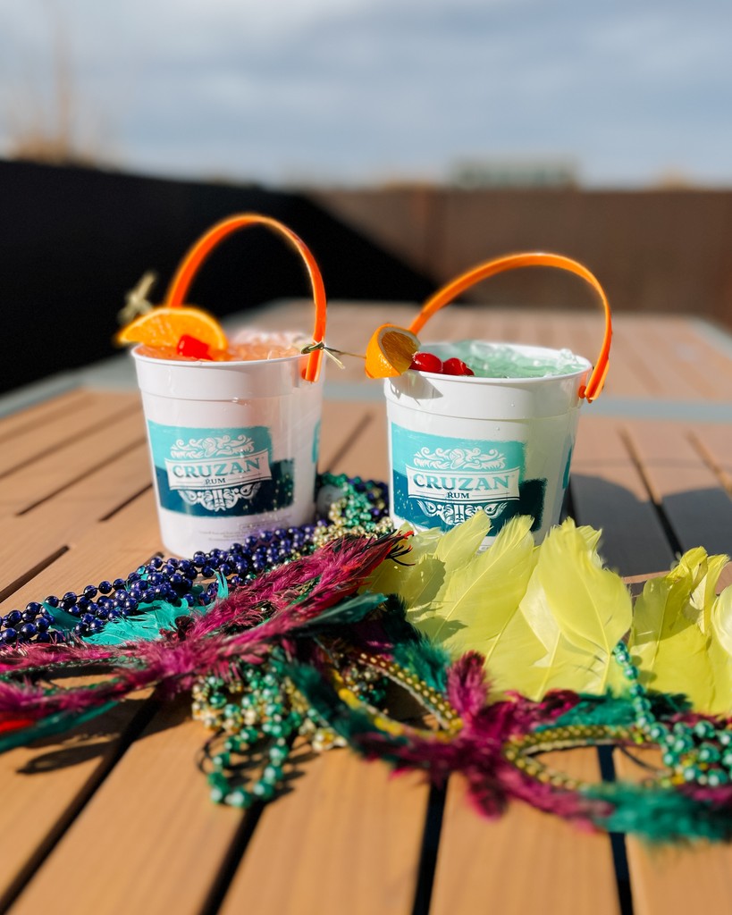 It’s Mardi PARTY time! 🦞🍹 Parlor’s 4th Annual Crawfish Boil is bringing the heat with DJ sets, drink specials, and giveaways— because Fat Tuesday deserves a feast. The fun starts at 4pm, so come hungry and ready to laissez les bon temps rouler! 

#ParlorVibes #EatOKC #DrinkOKC
