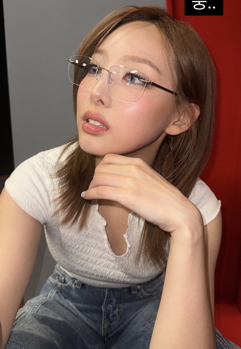 imnayeonarchive's tweet photo. https://t.co/flETvVyEre