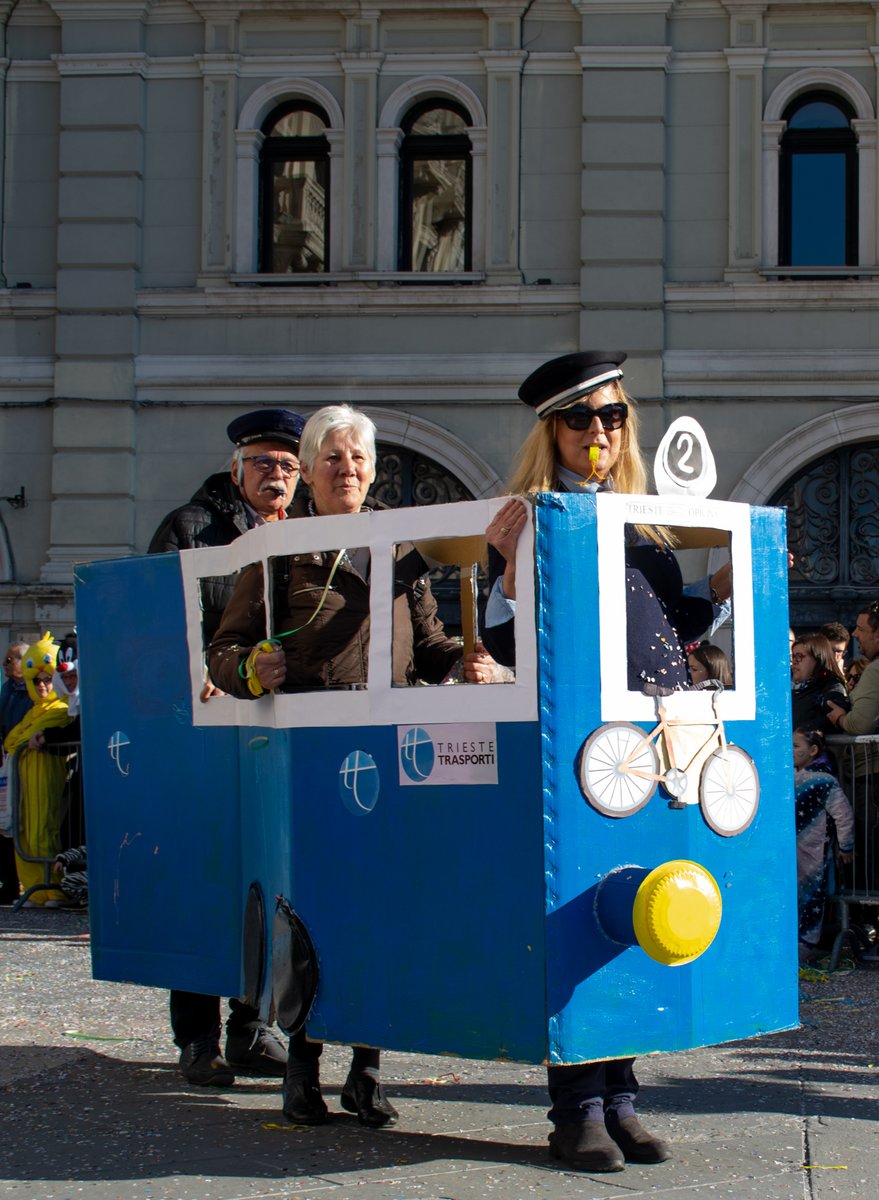 DiscoverTrieste's tweet photo. Martedì grasso a Trieste con la tradizionale sfilata di Carnevale 🥳
#carnevaleditrieste #discovertrieste #fvglive https://t.co/asrsL7fCBH