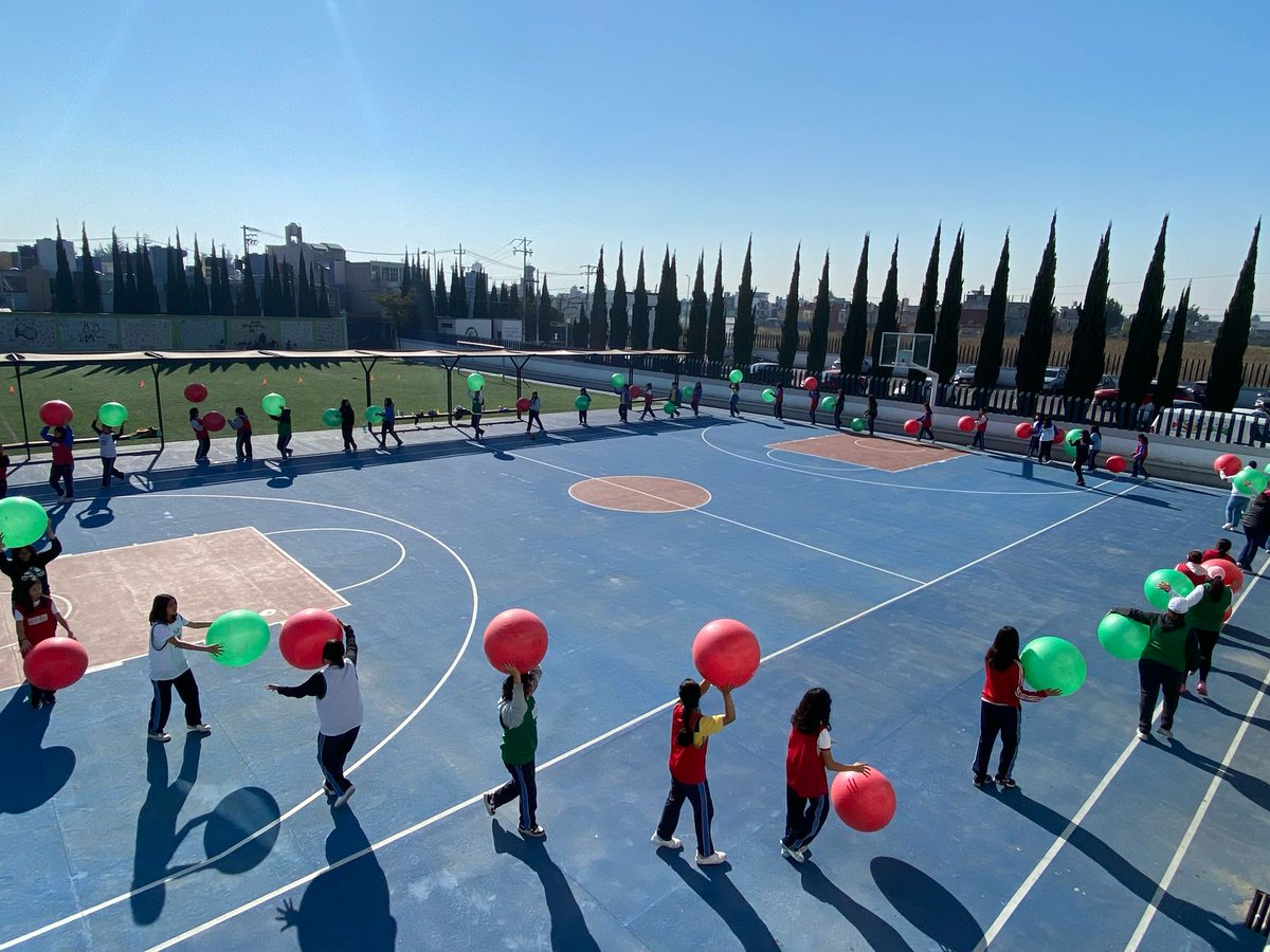 sbrsusana's tweet photo. En el #MarcoInternacionaldelaMujer bajo el lema: "Para TODAS las mujeres y niñas: Derecho, Igualdad y Empoderamiento", llevamos a cabo la Estrategia Ritmo con Pelota de la @FAHHdeporte en el Instituto Metepec Campus Toluca @CampusToluca con madres de familia, profesoras y alumnas https://t.co/ZeghL08YTj