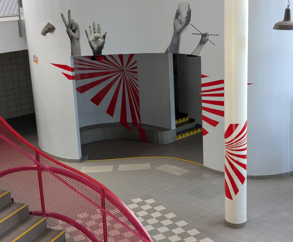 Celine KD (@celine_kd) on Twitter photo Anamorphose avec l'artiste François Abélanet.
"Le triangle caché "✨
Maths et arts: La belle aventure! <a href="/LesMathsEnScene/">LES MATHS En SCENE #LMES</a> <a href="/DeRegards/">Regards De Géomètre #Regarddegéomètre #RDG</a>
Projet CNR-NEFE Maths.
<a href="/AcAixMarseille/">Acad. Aix-Marseille</a> <a href="/dsden84/">DSDEN de Vaucluse</a>
Collège Daudet à Carpentras Anamorphose avec l'artiste François Abélanet.
"Le triangle caché "✨
Maths et arts: La belle aventure! <a href="/LesMathsEnScene/">LES MATHS En SCENE #LMES</a> <a href="/DeRegards/">Regards De Géomètre #Regarddegéomètre #RDG</a>
Projet CNR-NEFE Maths.
<a href="/AcAixMarseille/">Acad. Aix-Marseille</a> <a href="/dsden84/">DSDEN de Vaucluse</a>
Collège Daudet à Carpentras