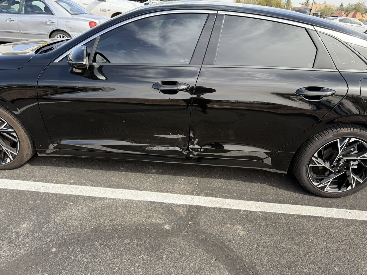 This single handedly has been the worst week. First I get in a hit and run in a parking lot 🙃 and we lost a family pet. 

My Shayla 😑😩 she’s getting fixed tho