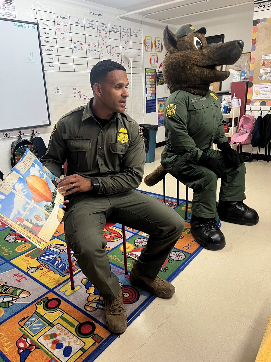 USBPChiefYUM's tweet image. Thank you to Rancho Viejo Head Start and AmeriSchools Academy for inviting Yuma Sector’s Border Community Liaison unit and K9 Tracker to participate in #ReadAcrossAmericaWeek activities. We loved the opportunity to read to and share time with the students!