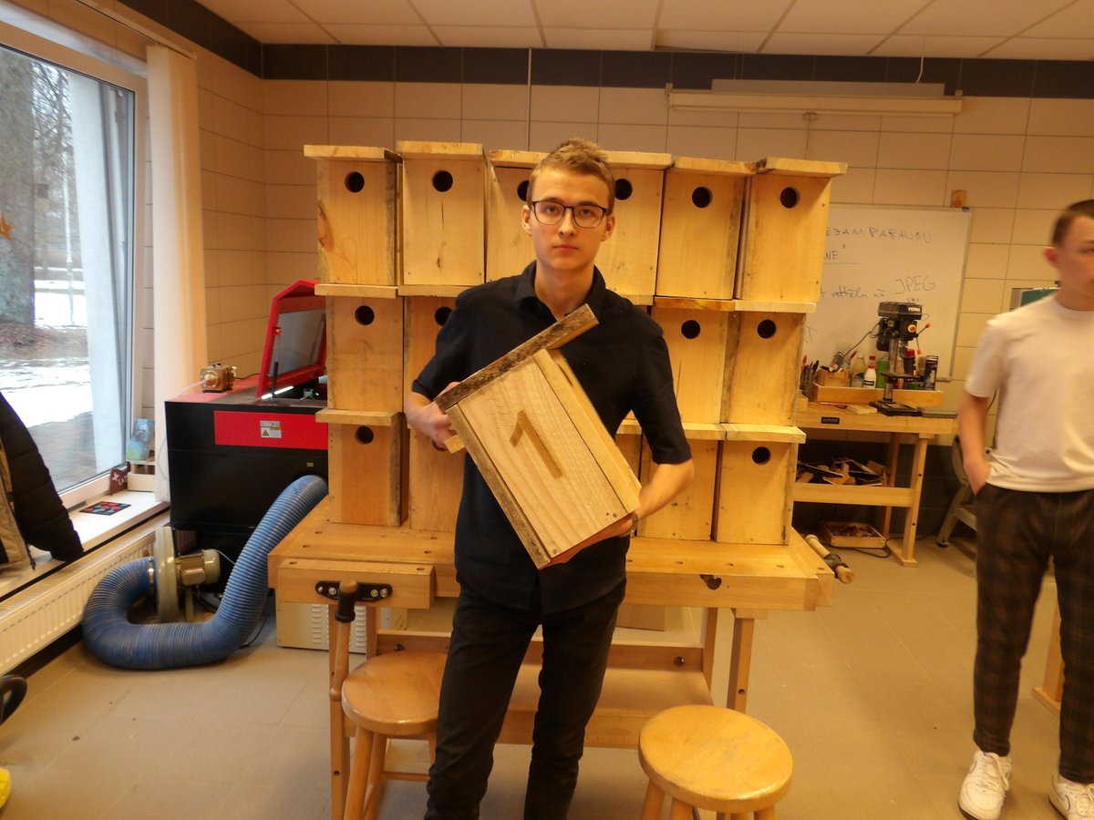 Pateicoties vietējam organizātōram - Jānim, biju Ropažu skolā, kur arī čakli pastrādājām:
#GadaPutns2025 #MājasStrazds #SturnusVulgaris