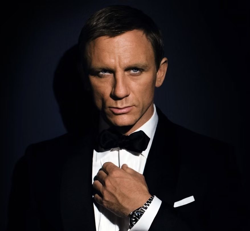 Osgood Perkins when asked if he would direct a James Bond movie:

“No because fuck Jeff Bezos”

(Source: reddit.com/r/movies/comme…)
