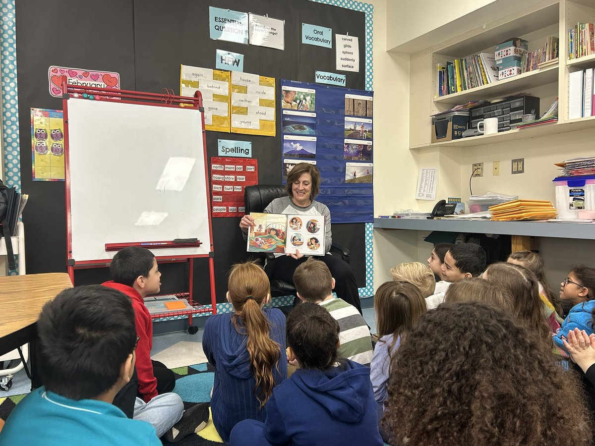 Calypso1stGrade's tweet photo. Our very own superstar reader, Mrs. Diehl, came to Calypso today to help us celebrate Read Across America Week! @CalypsoES @BethlehemAreaSD https://t.co/nj6qlfPsbn